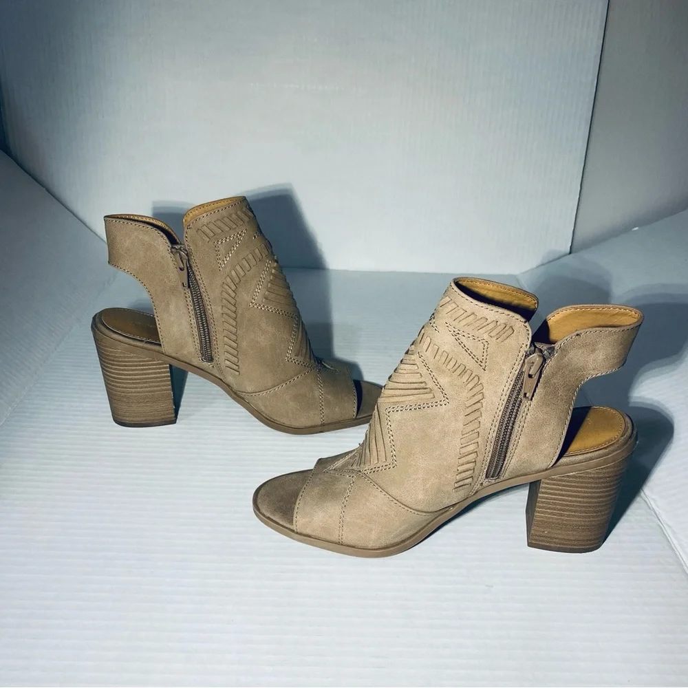 Universal Thread Women's‎ Size 8 Edwina Open Toe Block Heel Booties